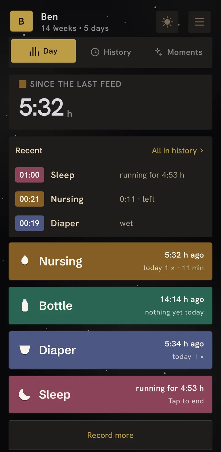 The same home screen at night: a dark background and a large number.
