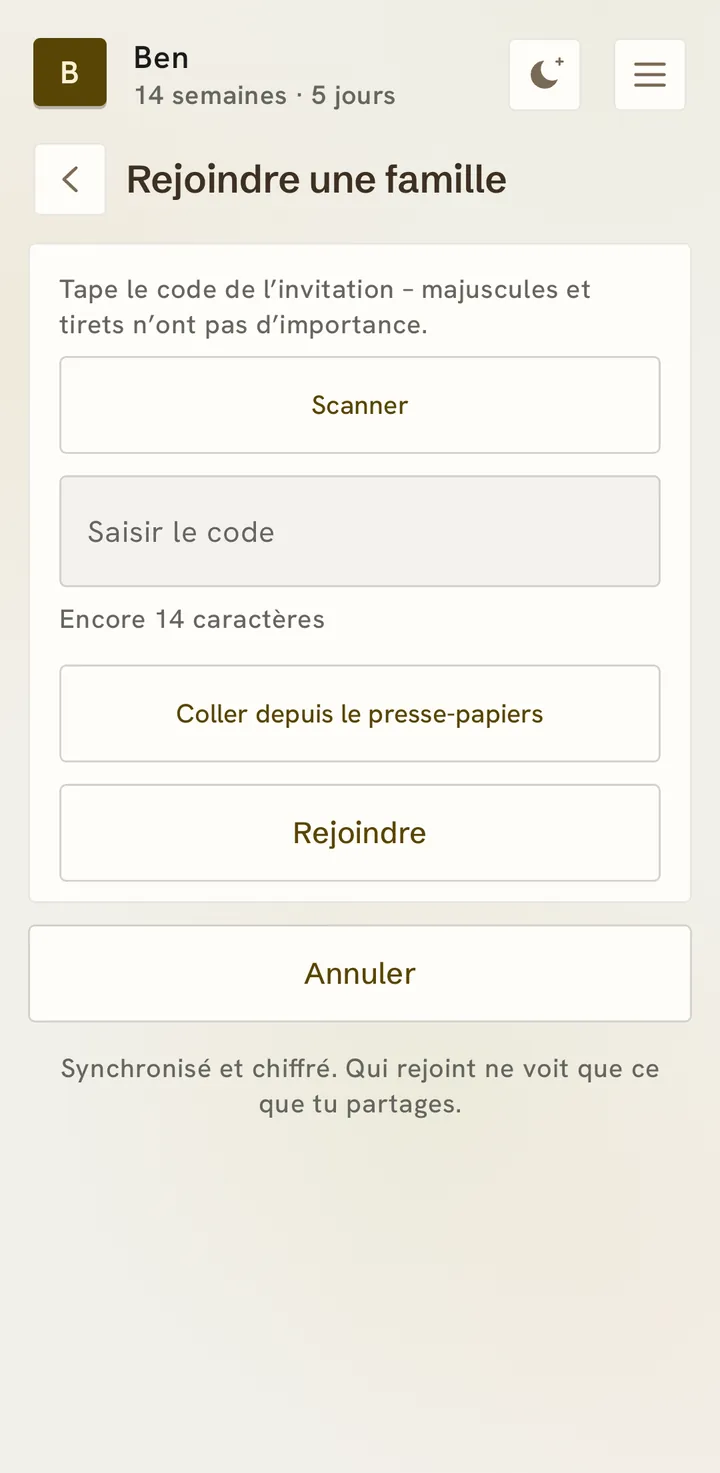 Rejoindre une famille : scanner, saisir le code (« Encore 14 caractères ») ou le coller depuis le presse-papiers, et les boutons Rejoindre et Annuler.