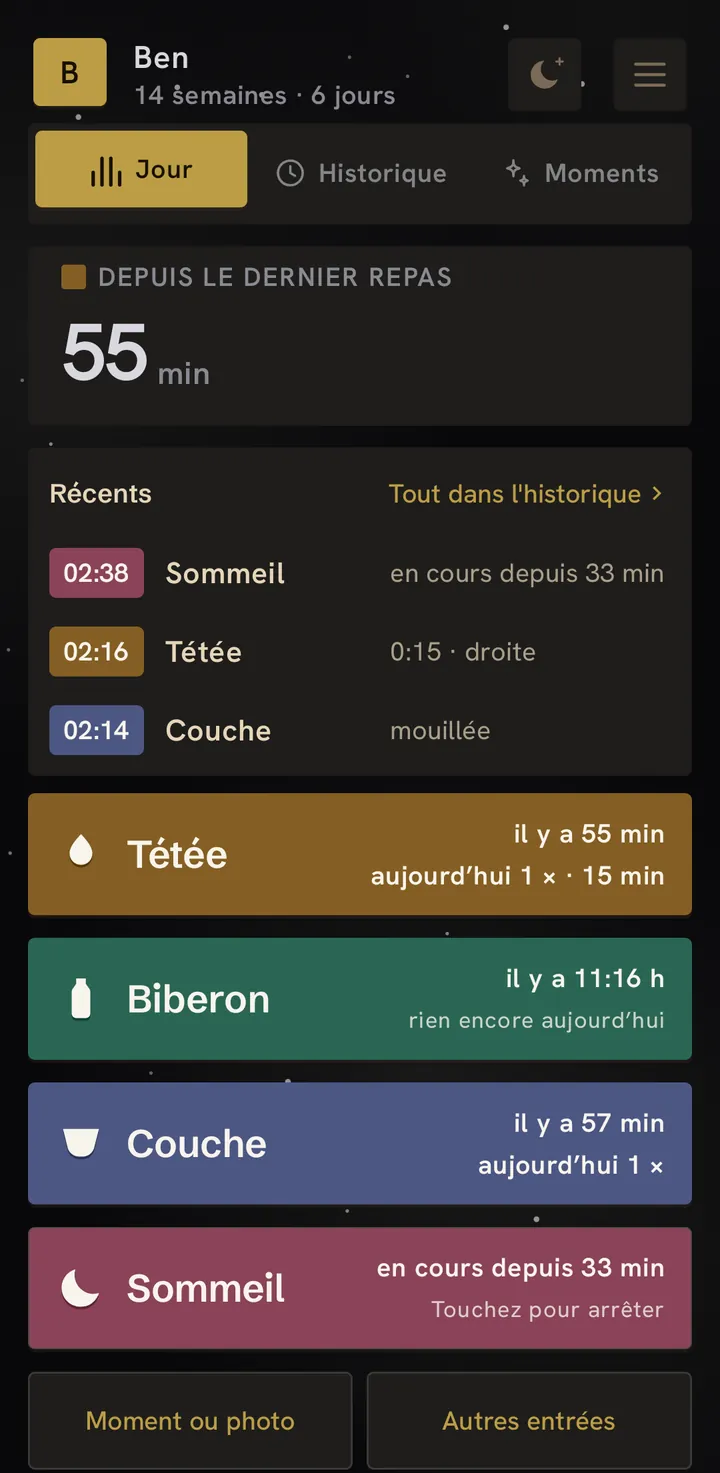 L’écran d’accueil à 3 h du matin : fond sombre, 55 minutes depuis le dernier repas et, en dessous, ce qui s’est passé en dernier.