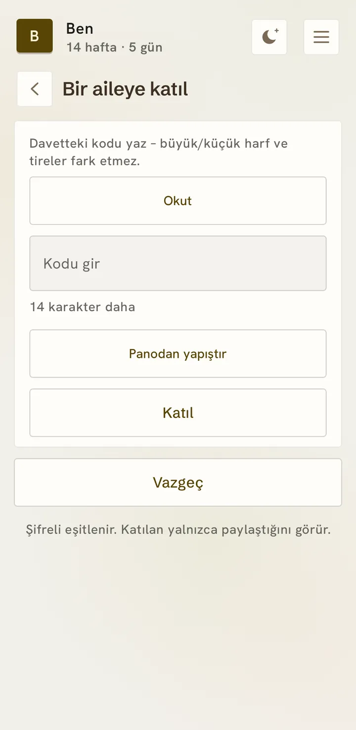 Bir aileye katılma: okut, kodu yaz (“14 karakter daha”) ya da panodan yapıştır; altında Katıl ve Vazgeç düğmeleri.